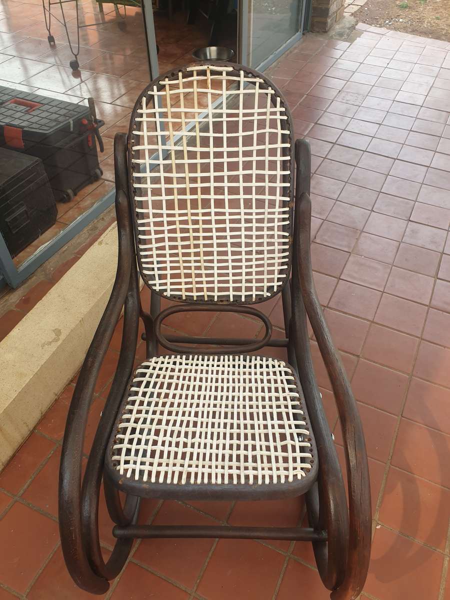 ANTIQUE BENTWOOD ROCKING CHAIR