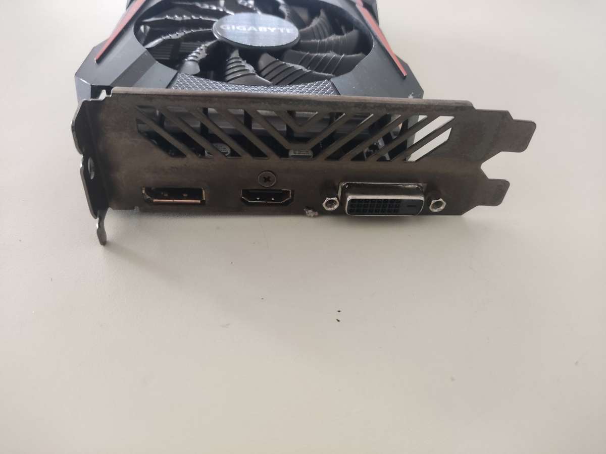 Gigabyte GTX1050 Ti 4GB GDDR5 Graphics card**No External power Needed**Amazing Little card