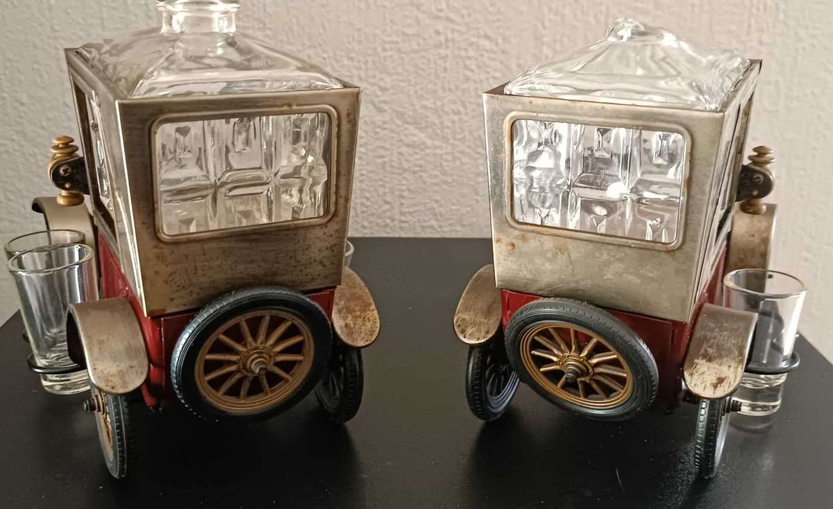 Wind up music vintage 1918 Ford truck model liquor decanter set