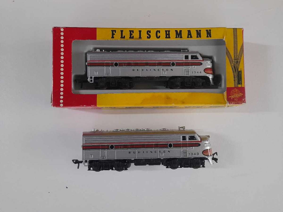 FLEISCHMANN HO DIESEL LOCOMOTIVES - BURLINGTON SET