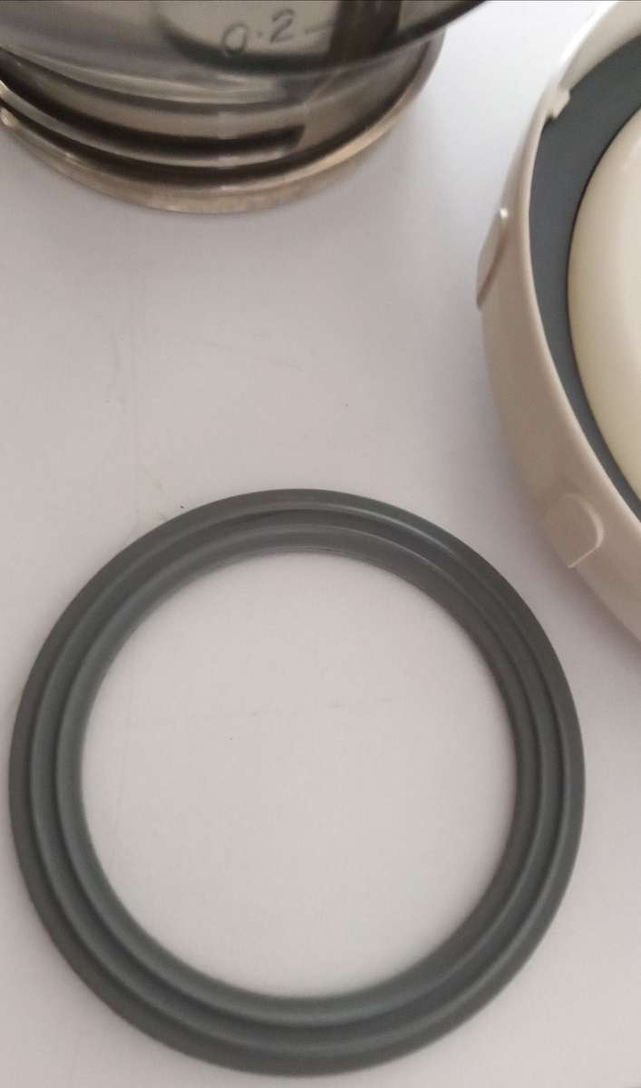 KENWOOD A901 MIXER WITH LIQUIDIZER.BRAND NEW MOTOR. EXCELLENT WORKING CONDITION.