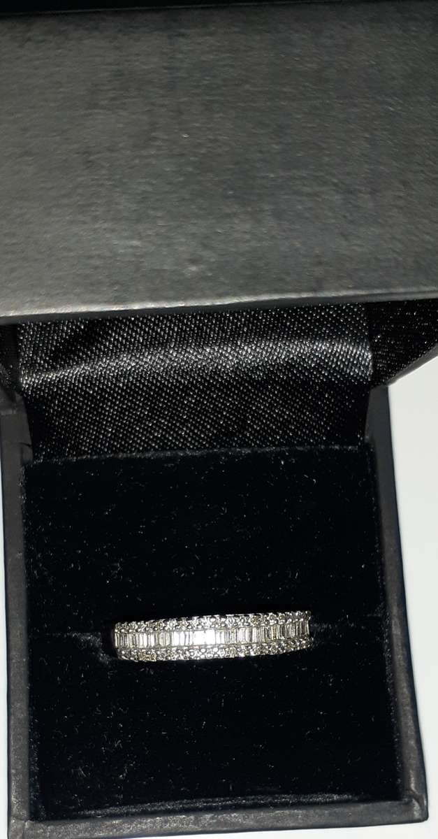 9ct White Gold Woman's Diamond Ring