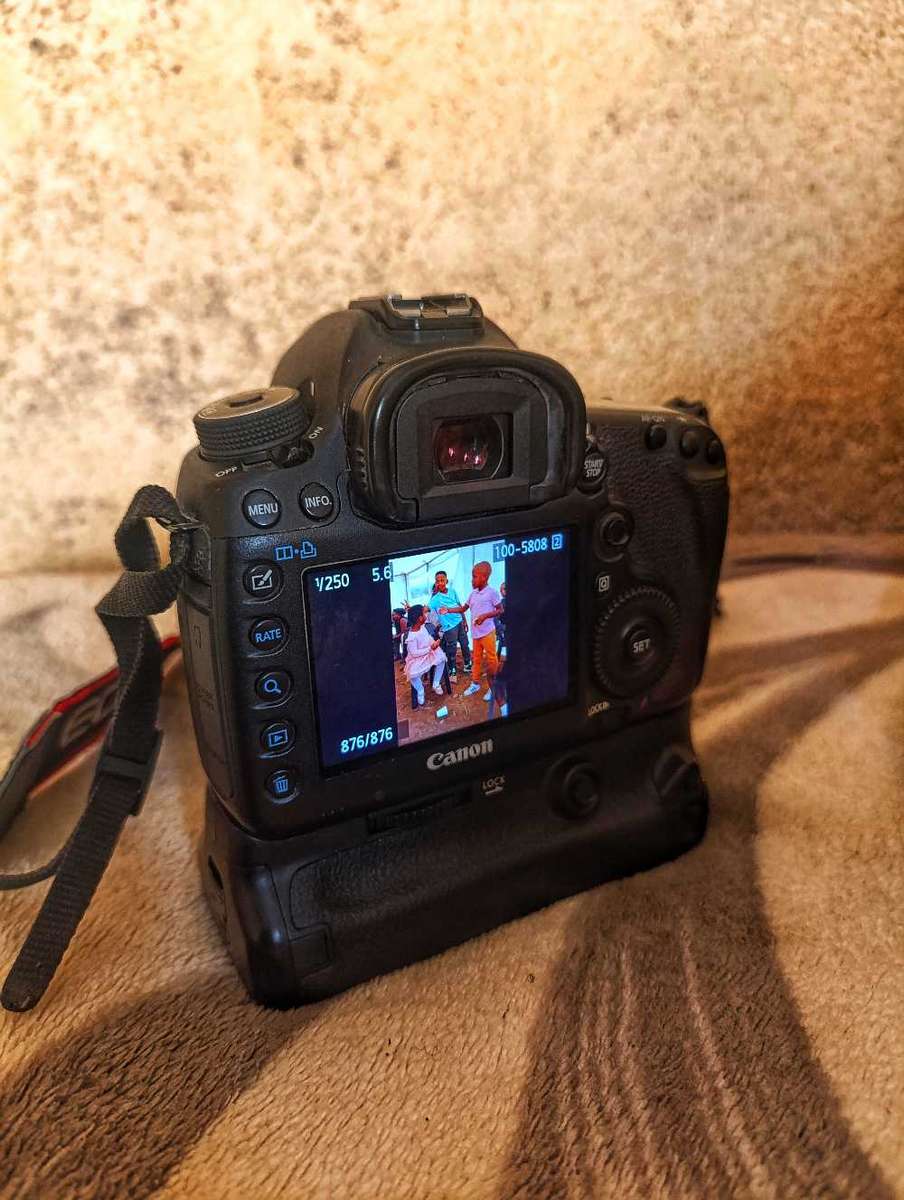 Canon EOS 5D Mark iii 22.3MP + Grip