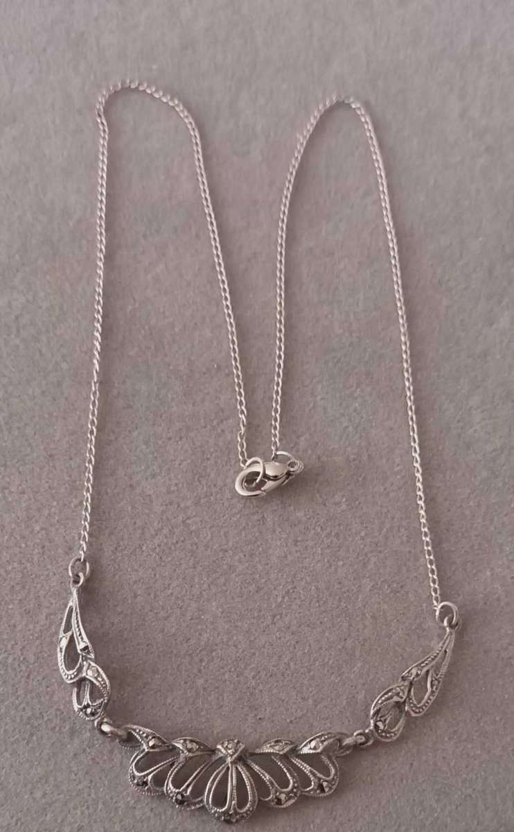 Lovely Sterling Silver  & Marcasite Vintage Necklace.