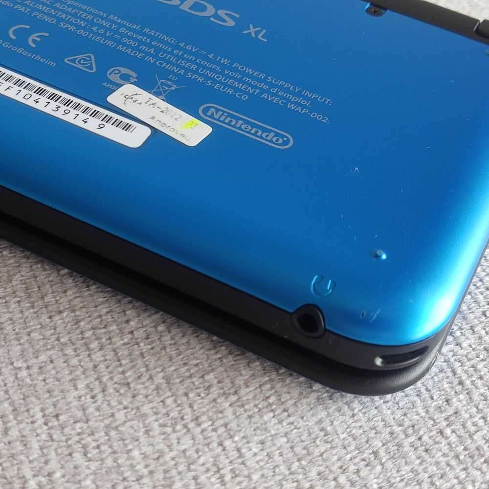Nintendo 3ds XL console with original charger