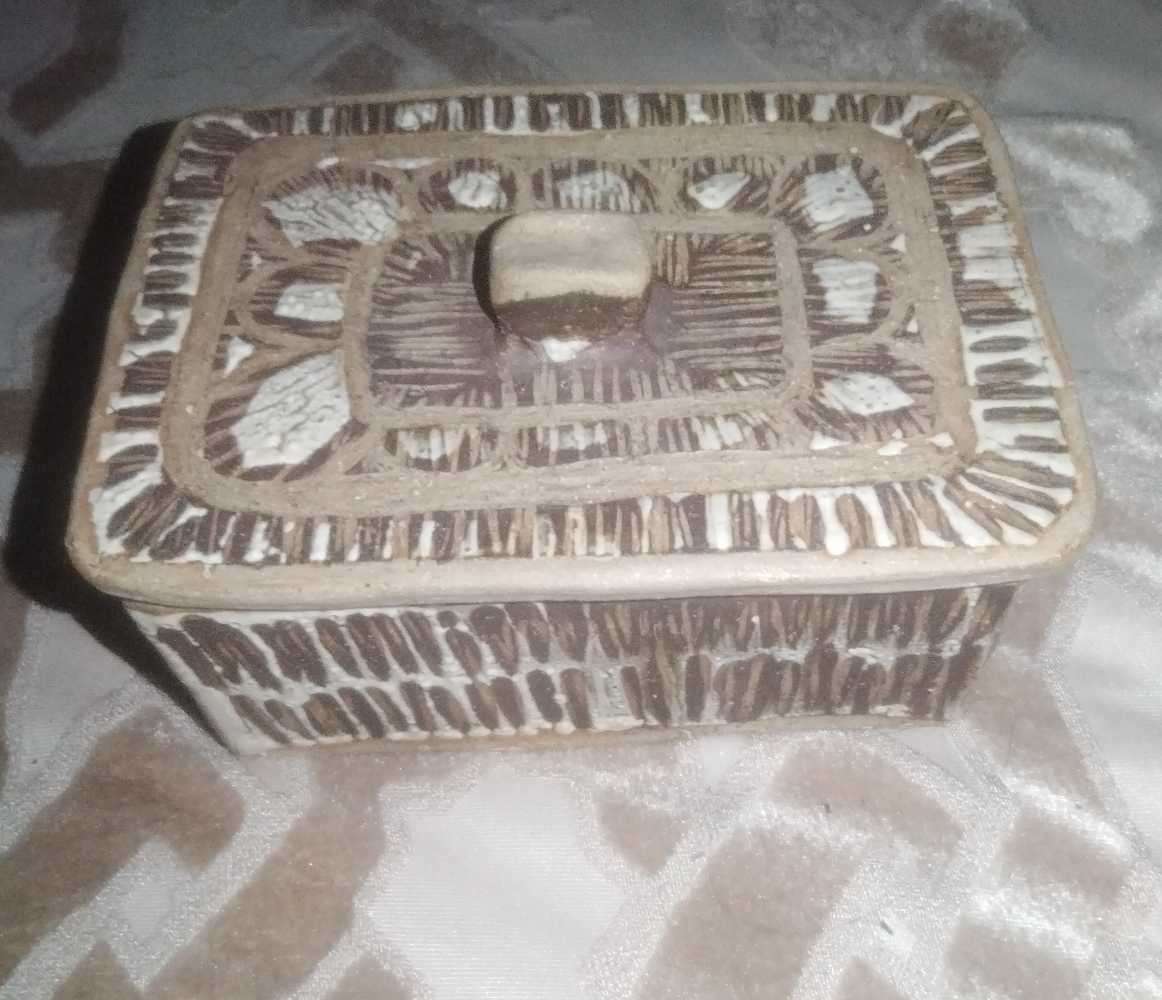 Porcelain casket style trinket box with lid