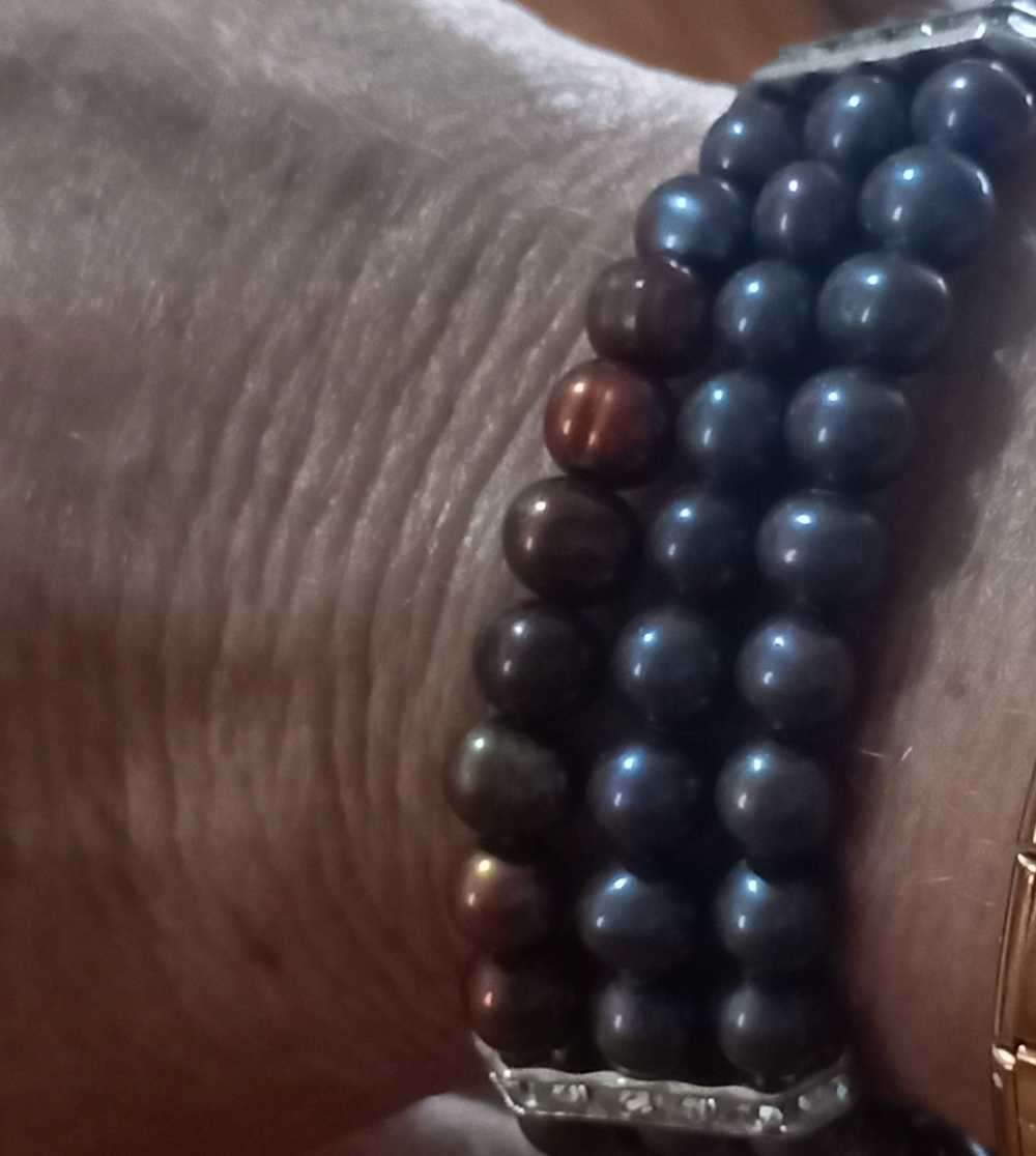 Beautiful Peacock and Bronze Freshwater Pearl Stretch Bracelet