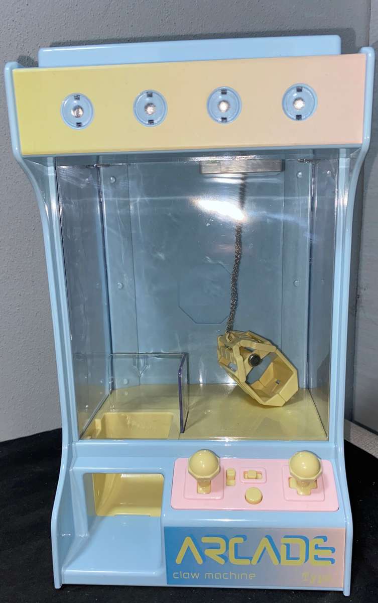 Amazing mini hand claw Arcade