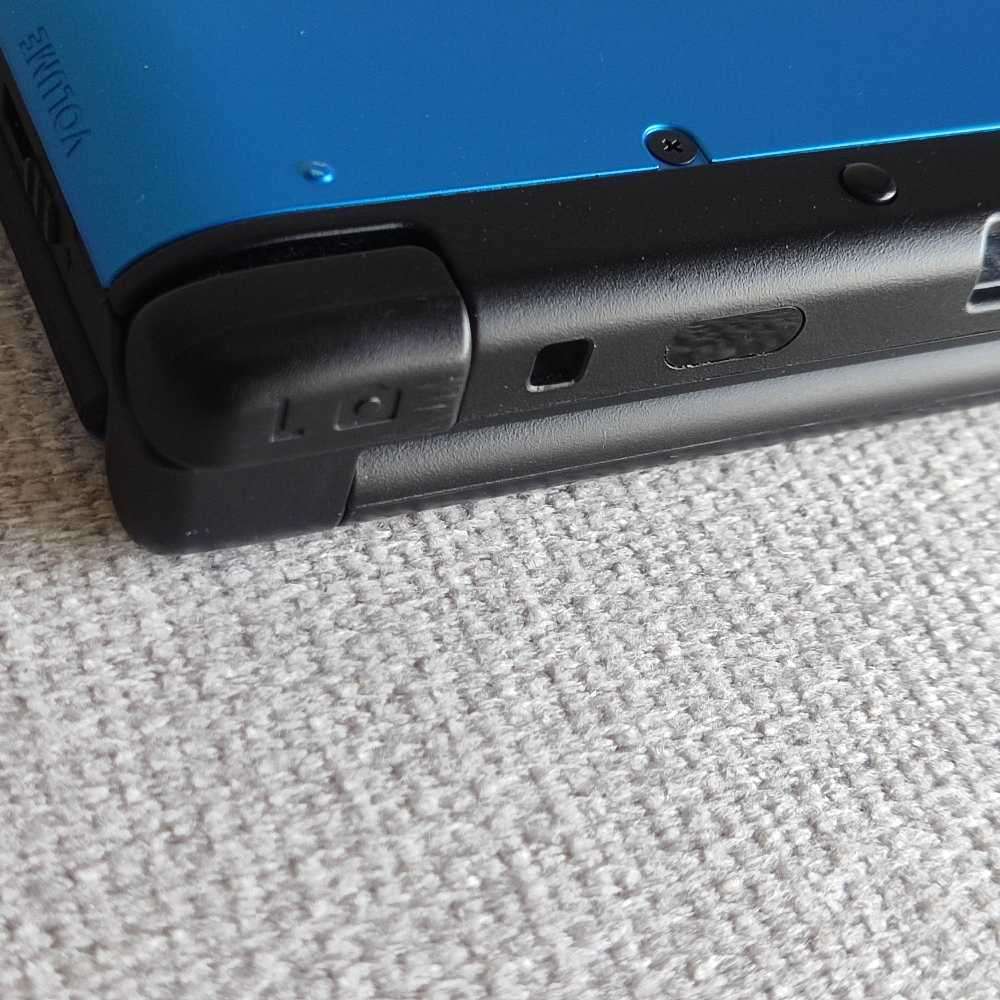 Nintendo 3ds XL console with original charger