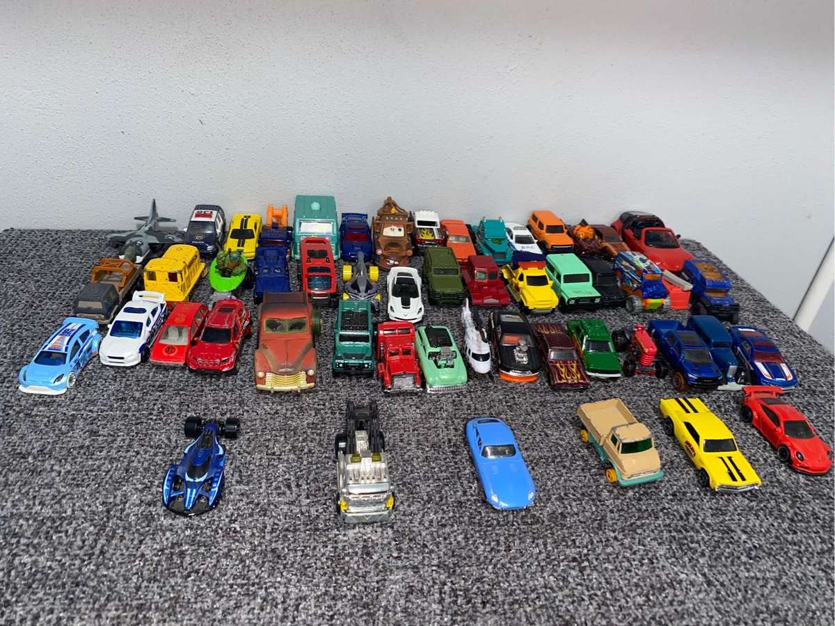 Massive Die Cast collection with over 30 cars