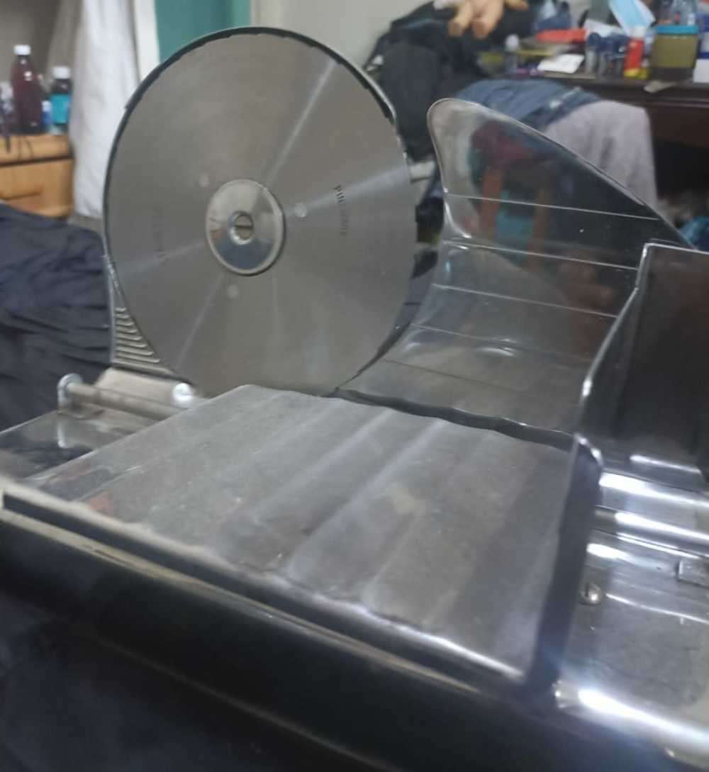 Pineware refurbished bread slicer