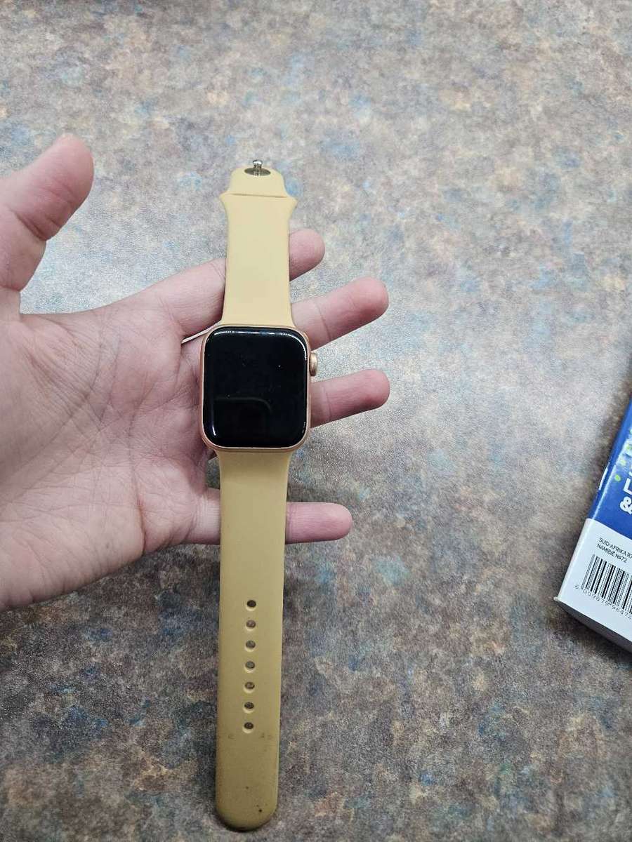 Apple SE Watch Rose Gold