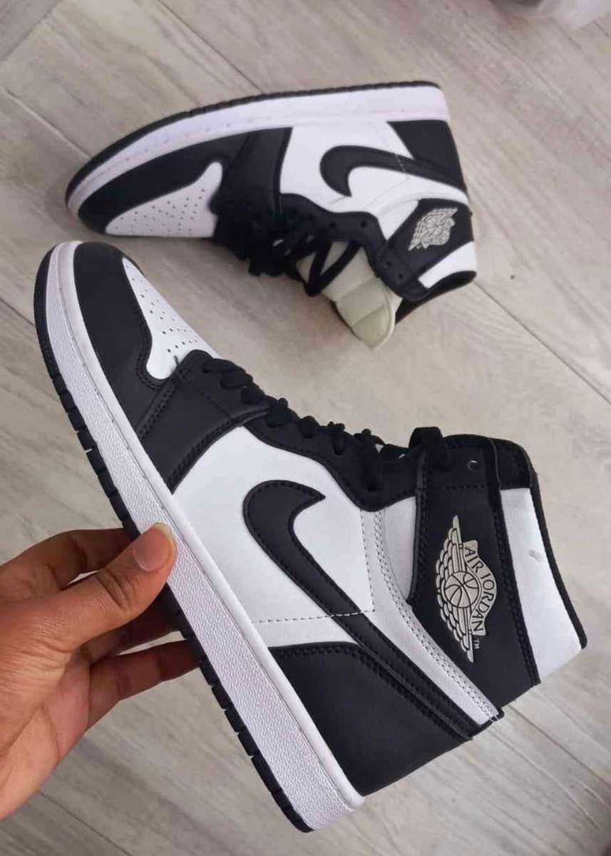 NIke Jordans 1 Retro High