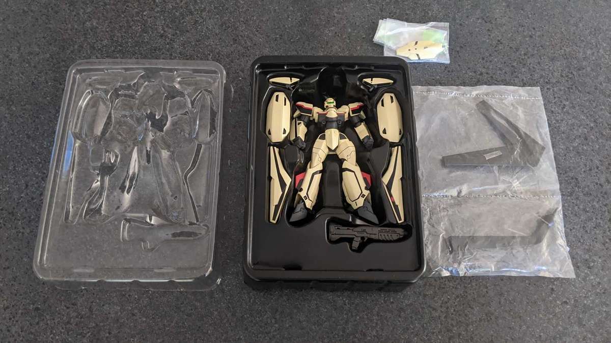Revoltech Macross Plus YF19