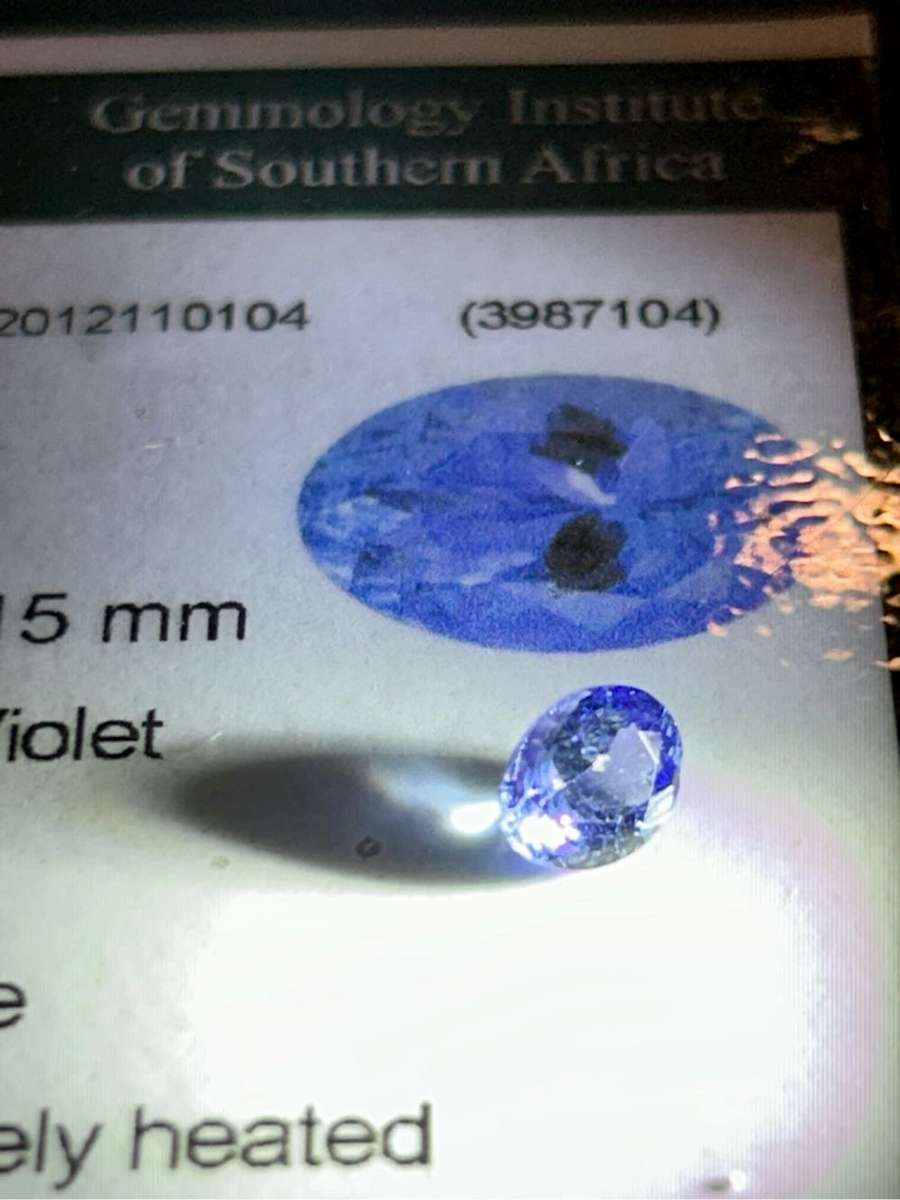 Stunning natural 1.3ct tanzanite.