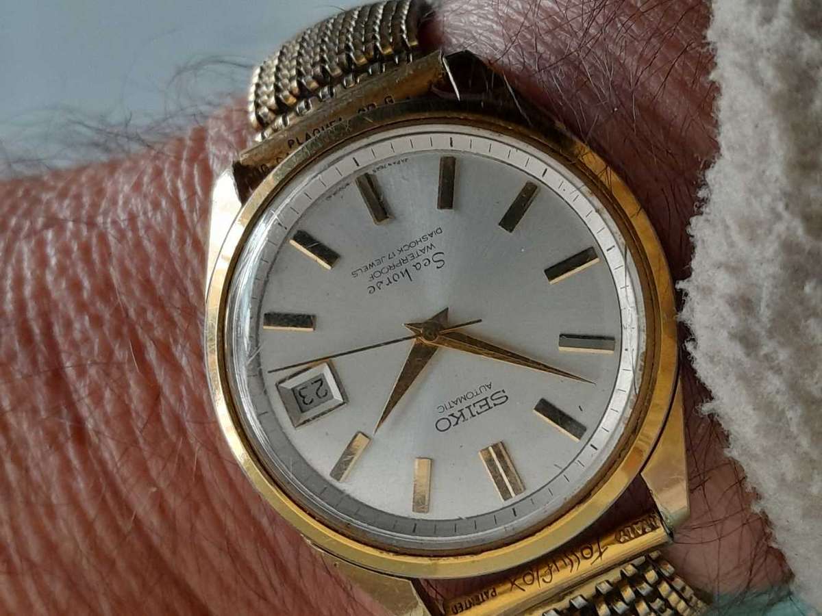 Seiko Seahorse runs and stops.