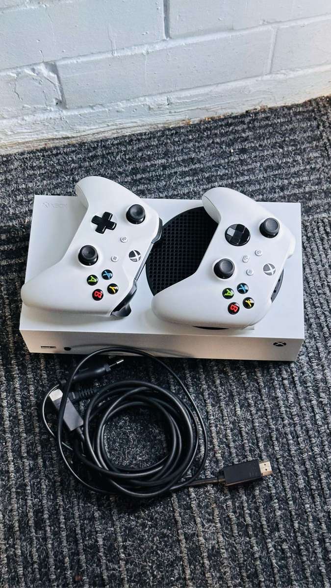 XBOX SERIES S 512GB + 2x Controllers