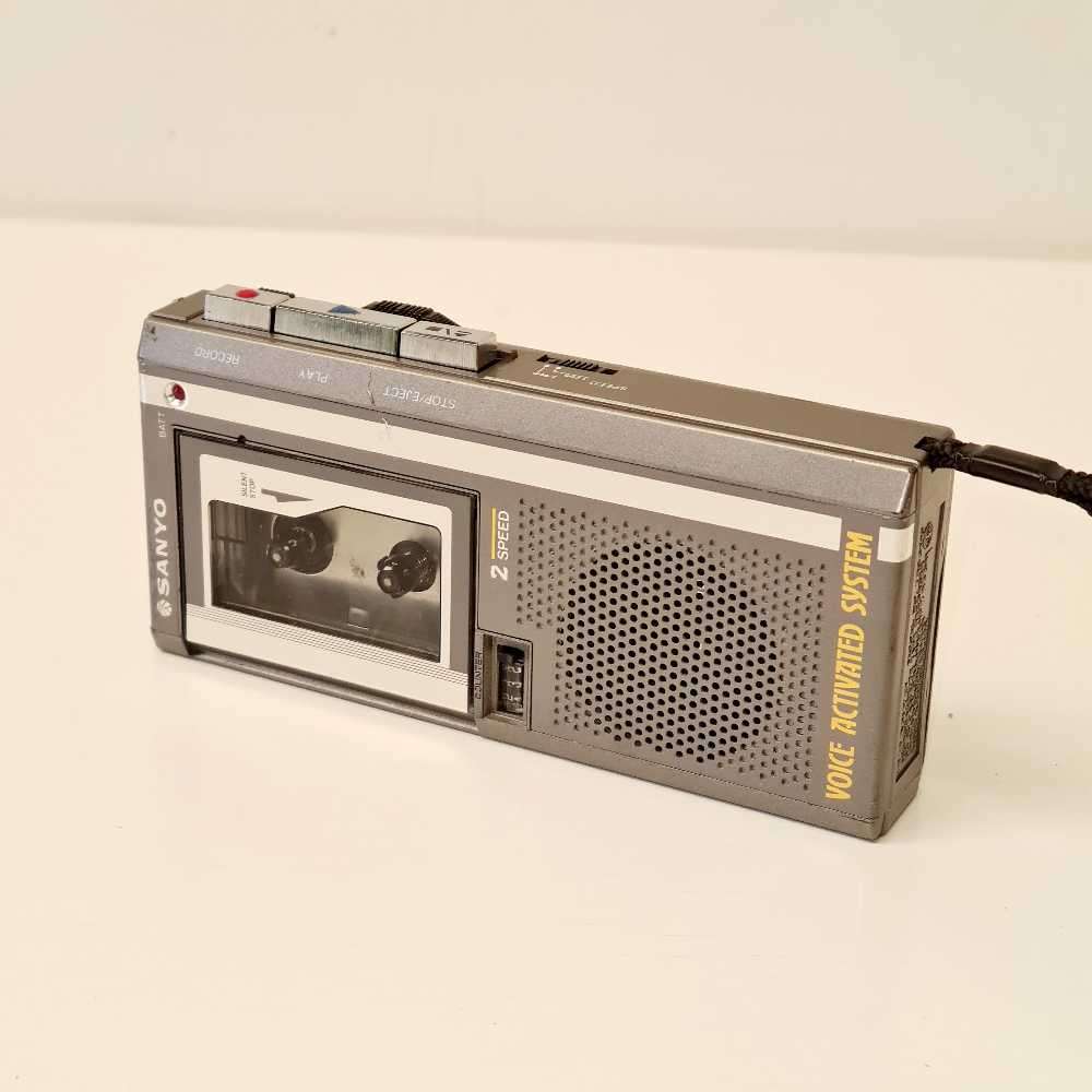 VINTAGE SANYO MICROCASSETTE recorder and player