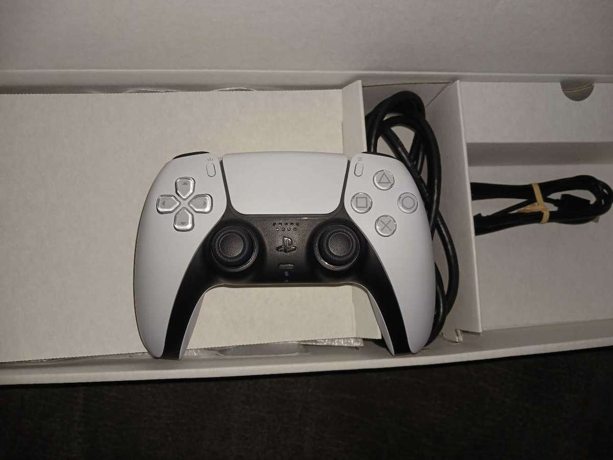 PS5 DISC EDITION IN PERFECT CONDITION