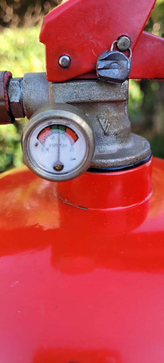 9Kg (Full) Fire Extinguisher (Next Service: 09.08)