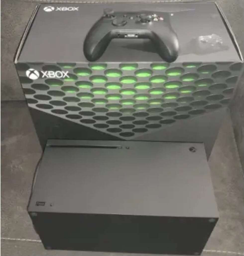 XBOX SERIES X CONSOLE WITH GAME