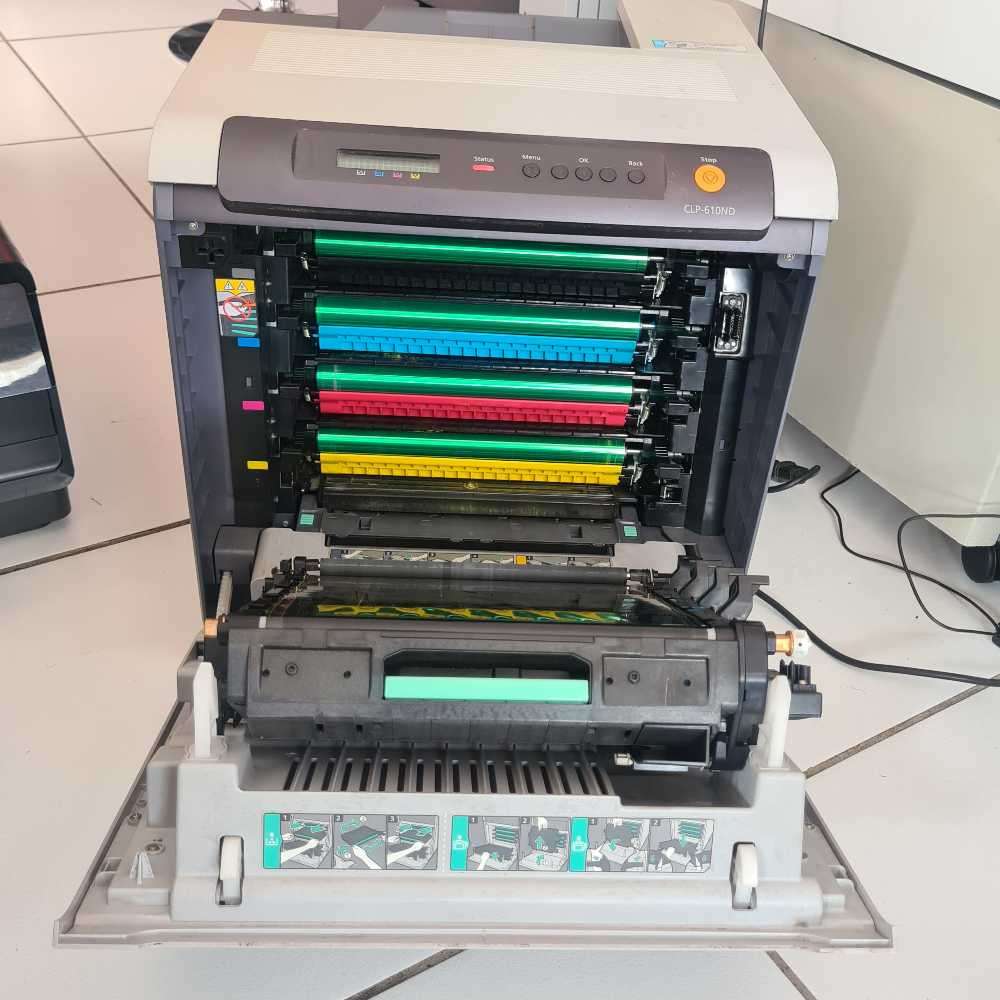 Industrial (Switching on) Samsung CLP-610ND Lazer jet color printer (to fix).