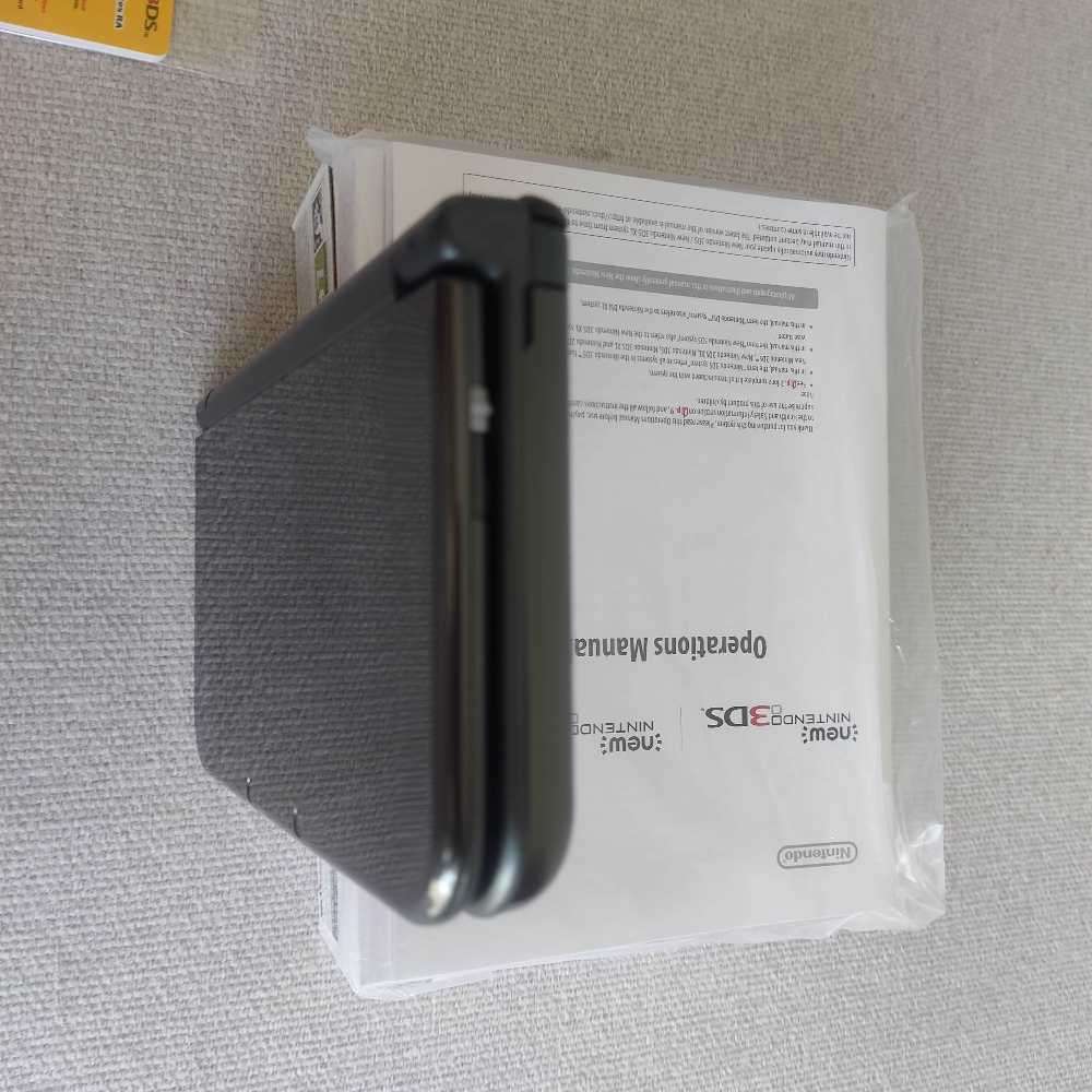 `New` Nintendo 3ds xl console with box +original charger +games (e-shop)