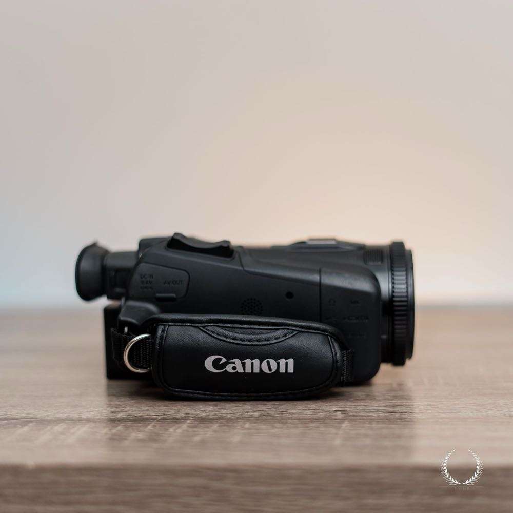 Canon VIXIA HF G40 Bundle