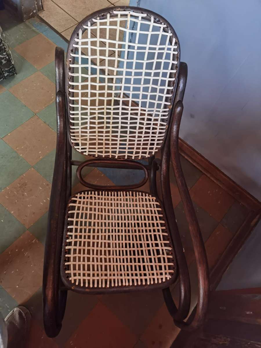 ANTIQUE BENTWOOD ROCKING CHAIR