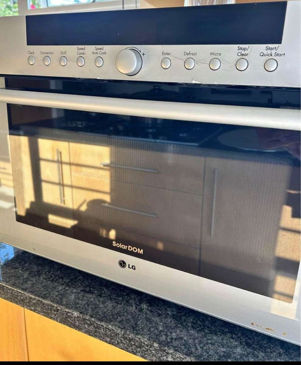 LG SOLARDOM MICROWAVE/OVEN