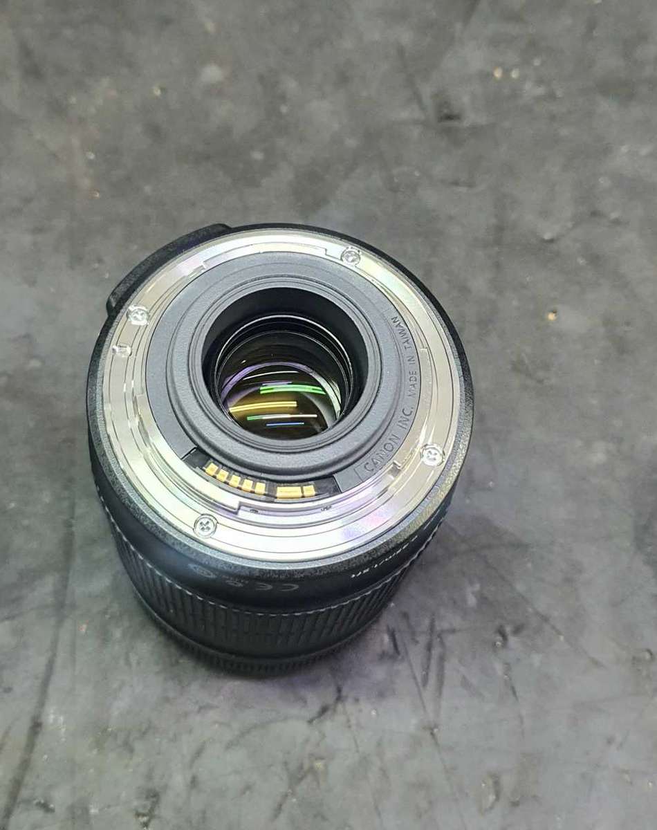 Canon EOS 18-135mm f/3.5-5.6 is lens