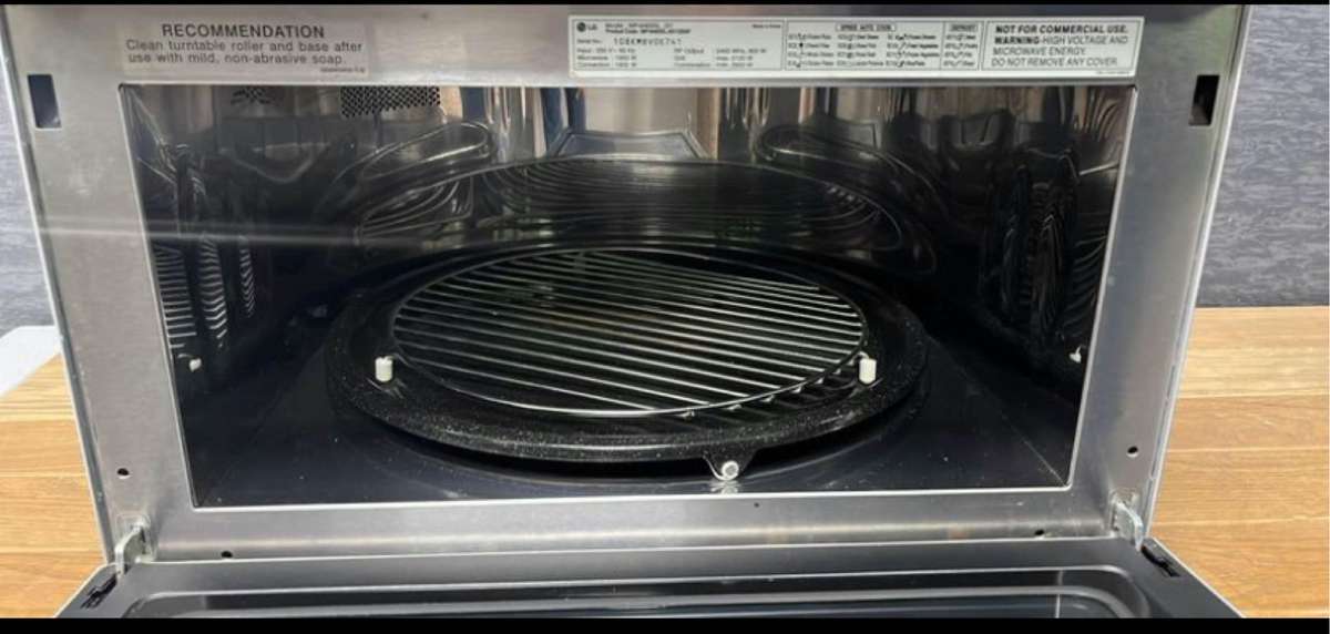 LG sola dom mp-94835l Microwave Oven