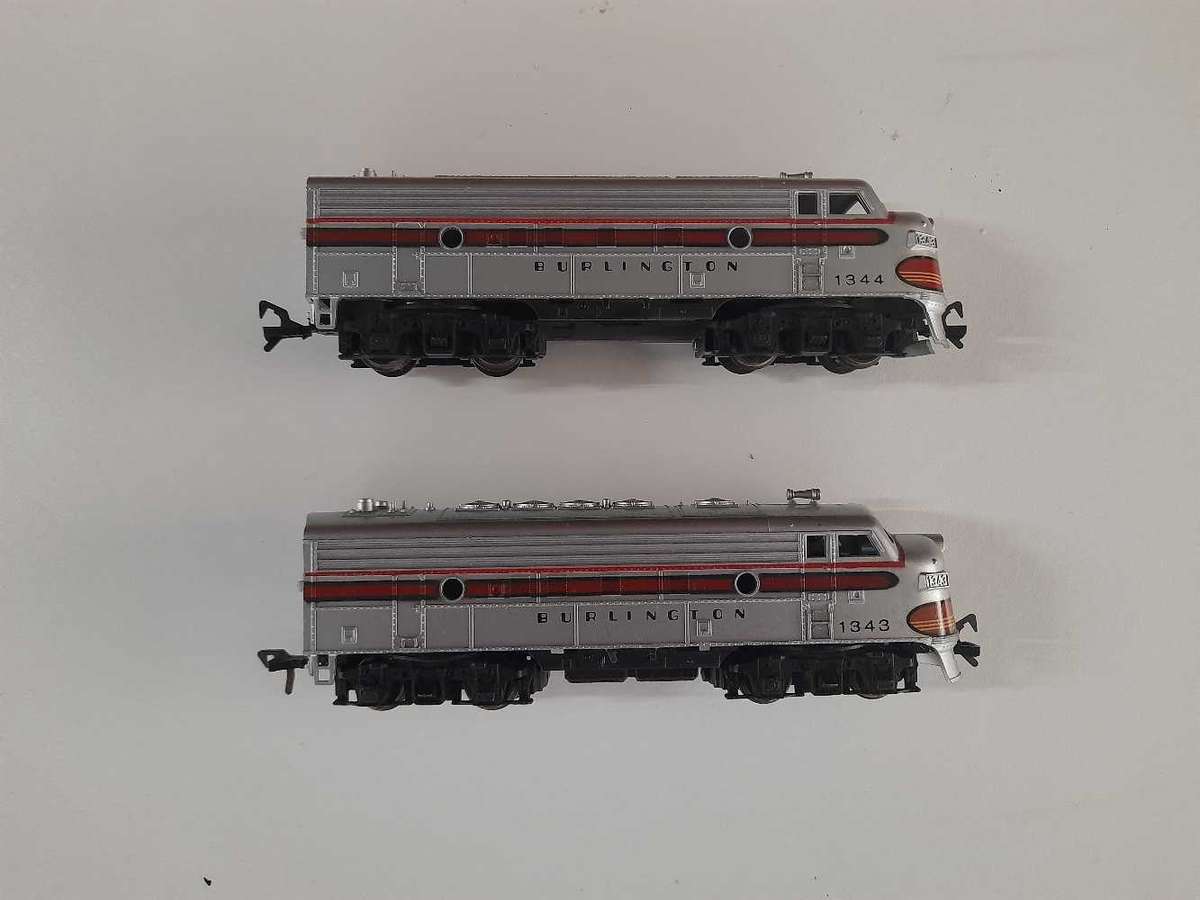FLEISCHMANN HO DIESEL LOCOMOTIVES - BURLINGTON SET