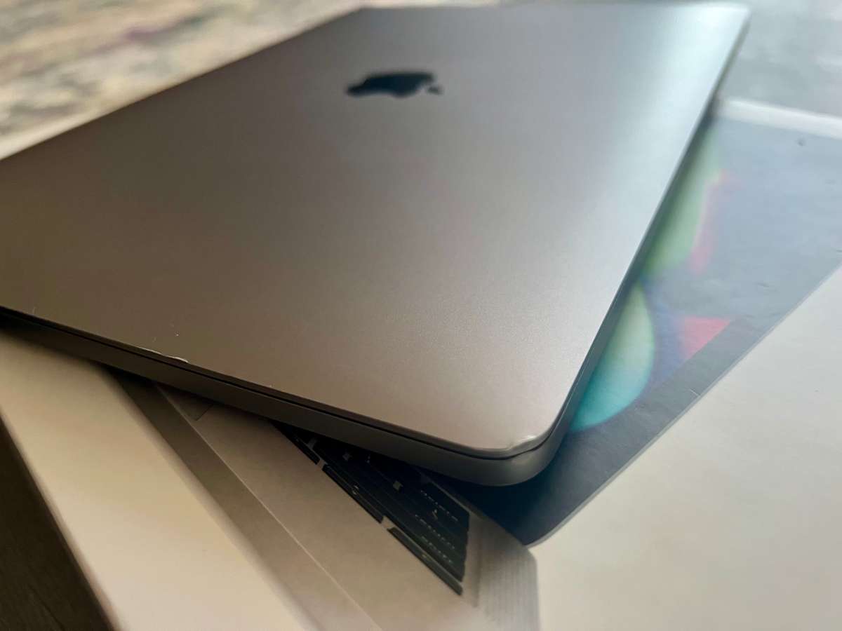 MacBook Pro 13 M1 16GB 256GB Boxed with charger A2338