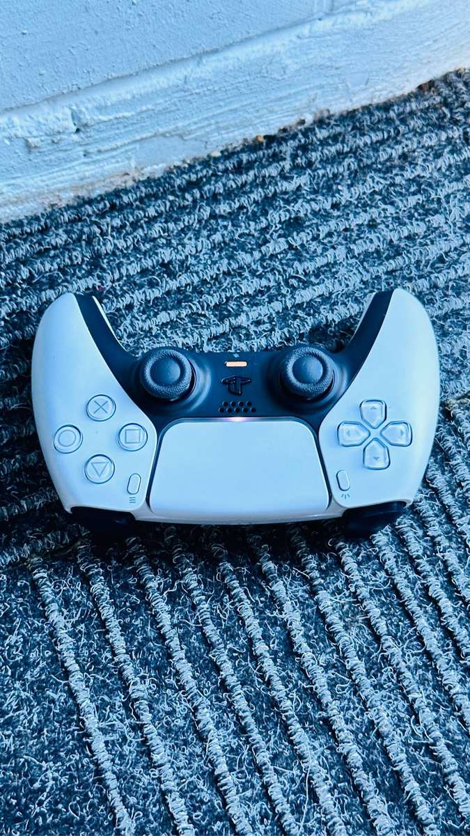 PlayStation 5 (PS5) DualSense Wireless Controller - Glacier White