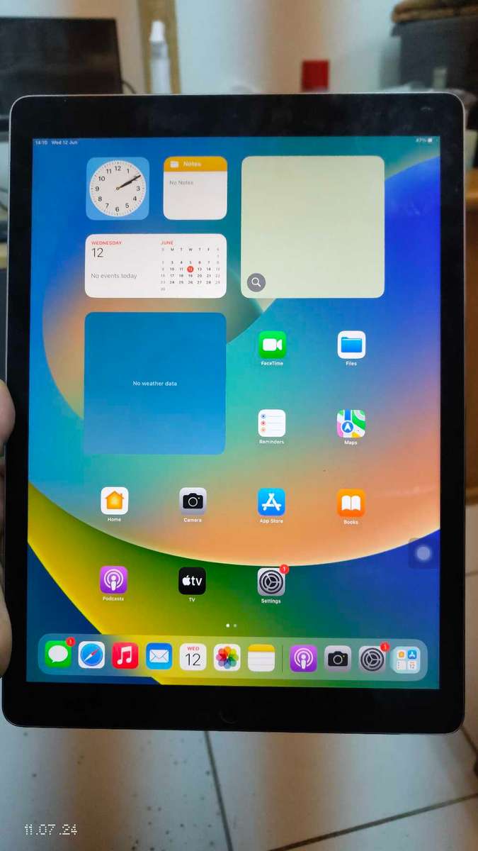 iPad PRO 12.9"(2015) SPACE GRAY 32GB WIFI ONLY( HOME BUTTON NOT CLICKING) {PRE OWNED}