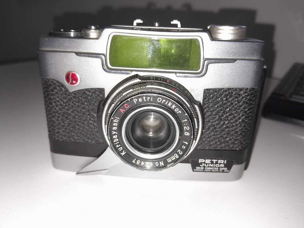 Vintage petri junior camera