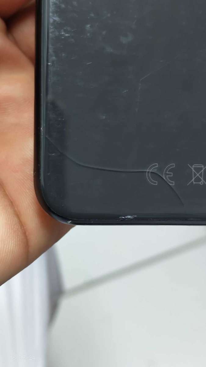 Apple iPhone SE(2020) 128GB black (Back glass cracked){Pre Owned}