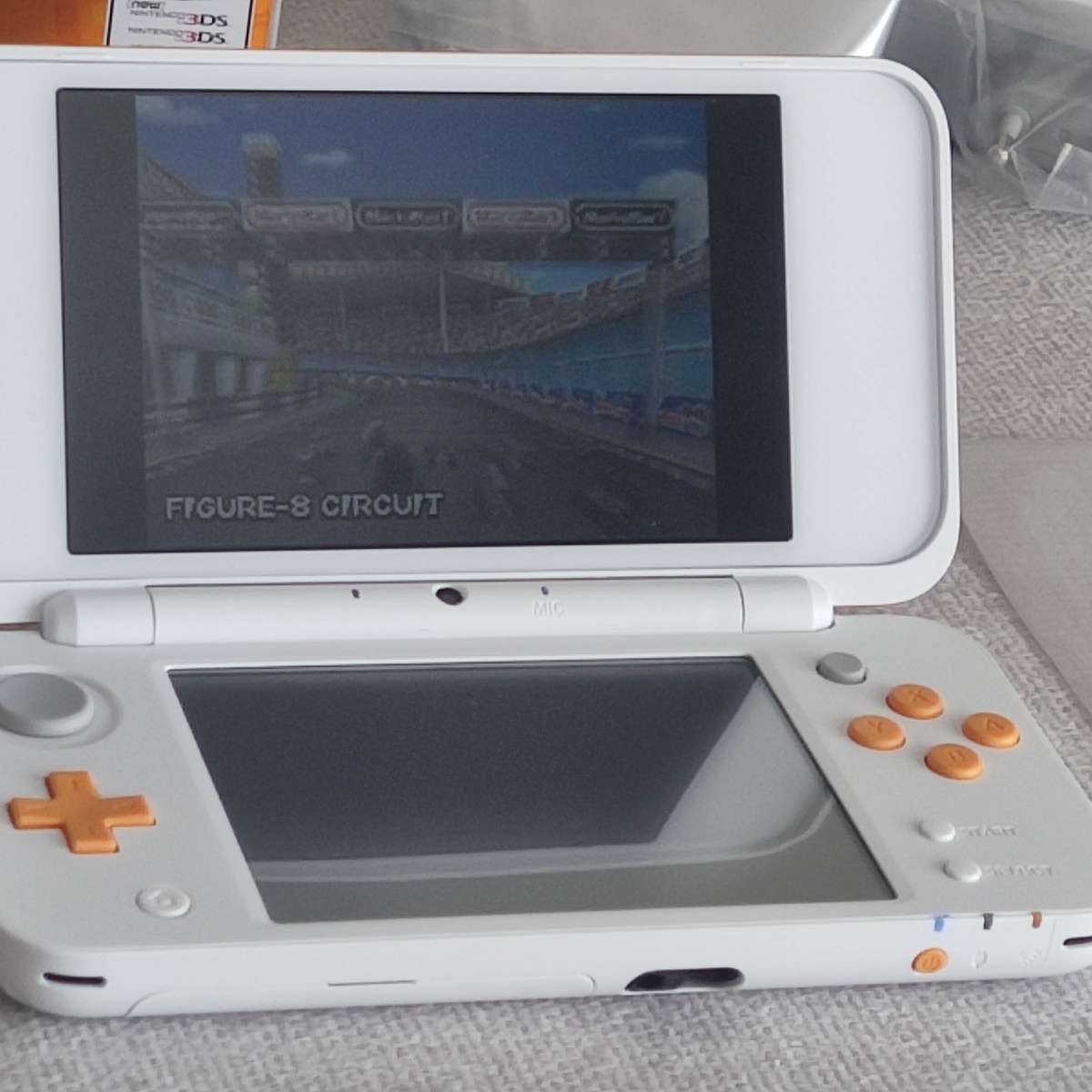 `New` Nintendo 2ds xl Console with original charger +box