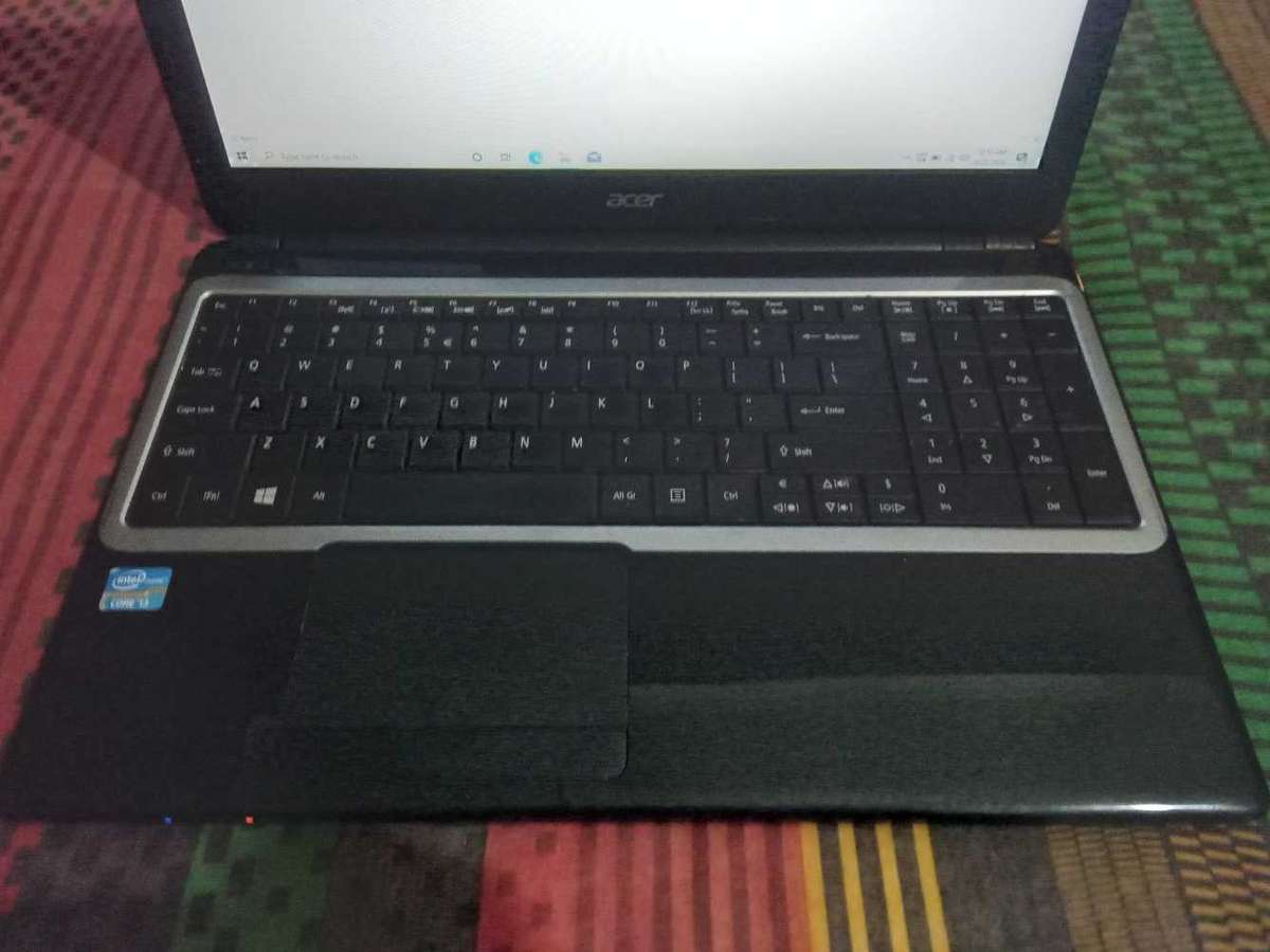 Acer E1-570 Core i3/12 Gig Ram/500 Gig HHD/Intel HD GFX Laptop