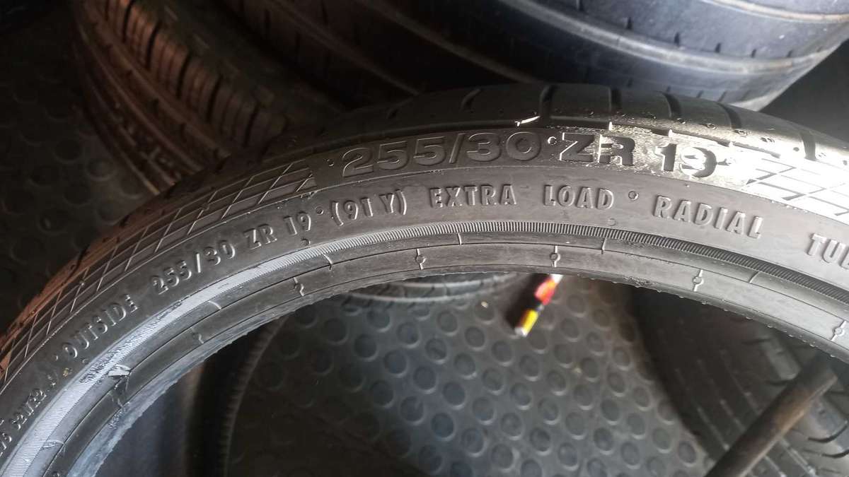 255/30/19 Continental tyres. Not runflats
