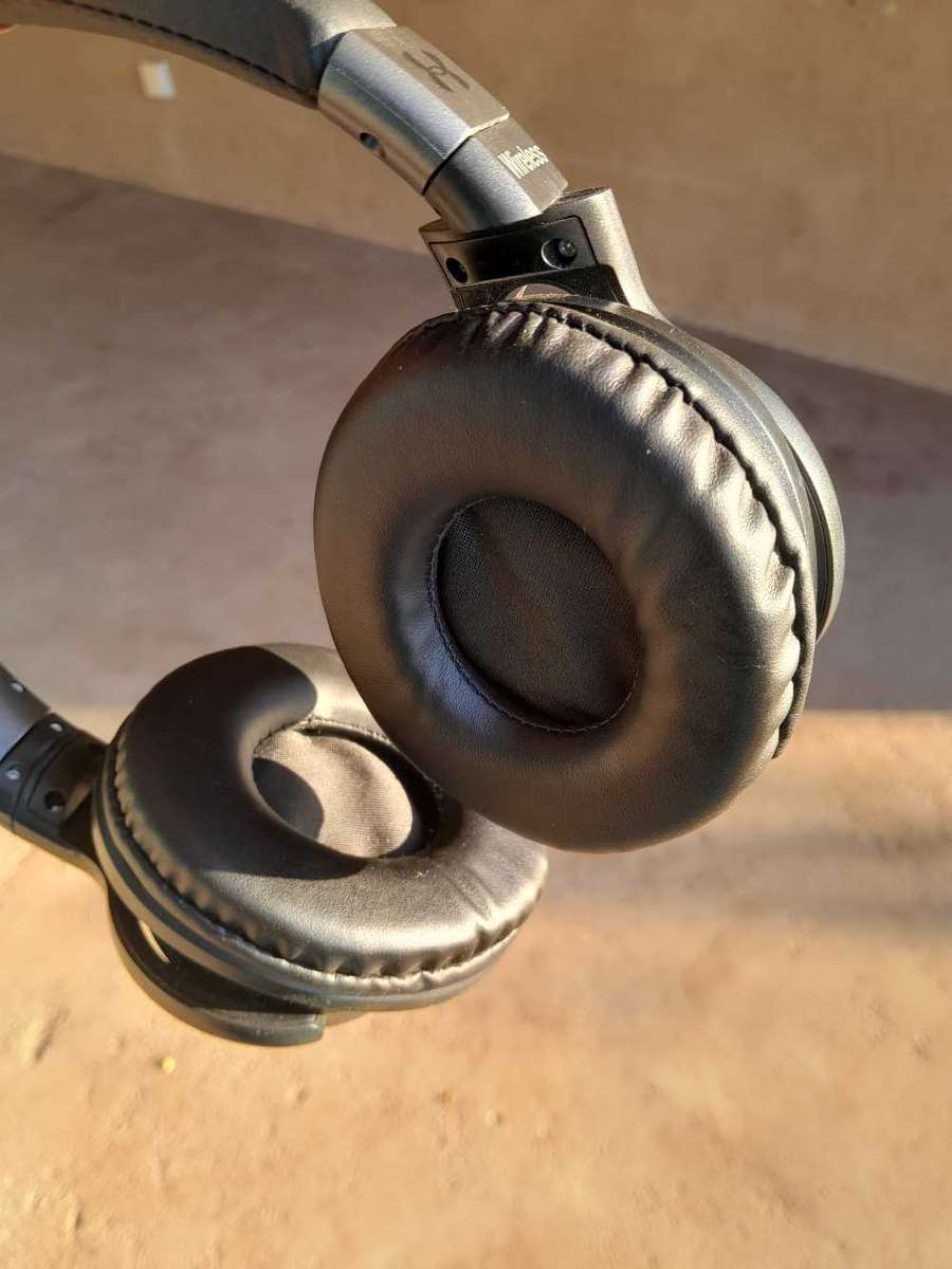 UNDER ARMOUR WIRELESS HEADPHONES