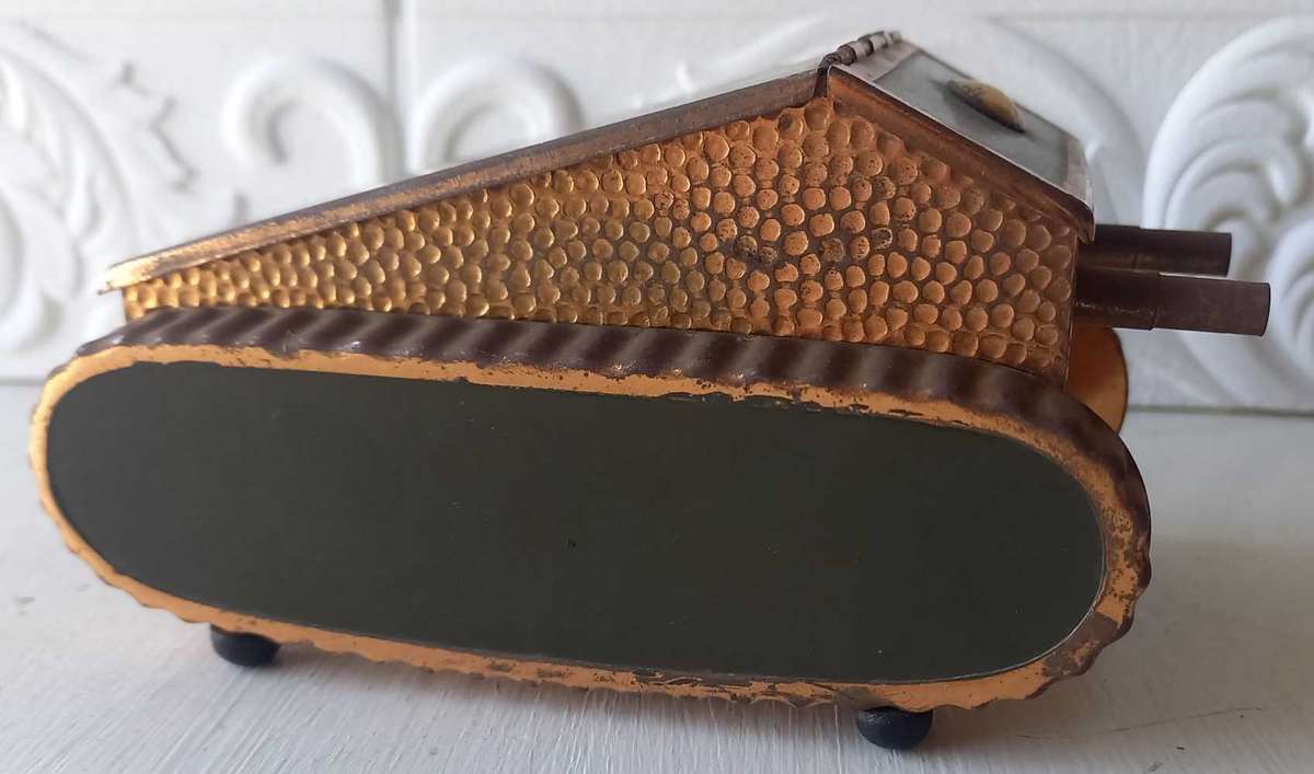 Cigarette Dispenser Tank/armored carrier Ornament