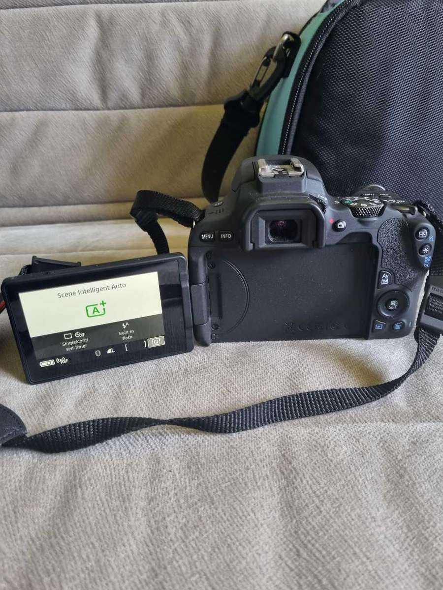 Canon EOS  Rebel SL2/200D