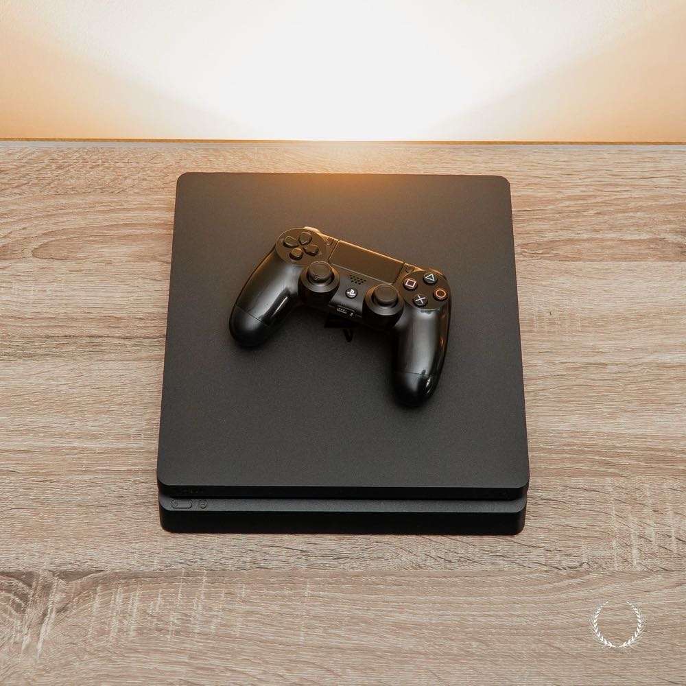 PlayStation 4 Slim PS4