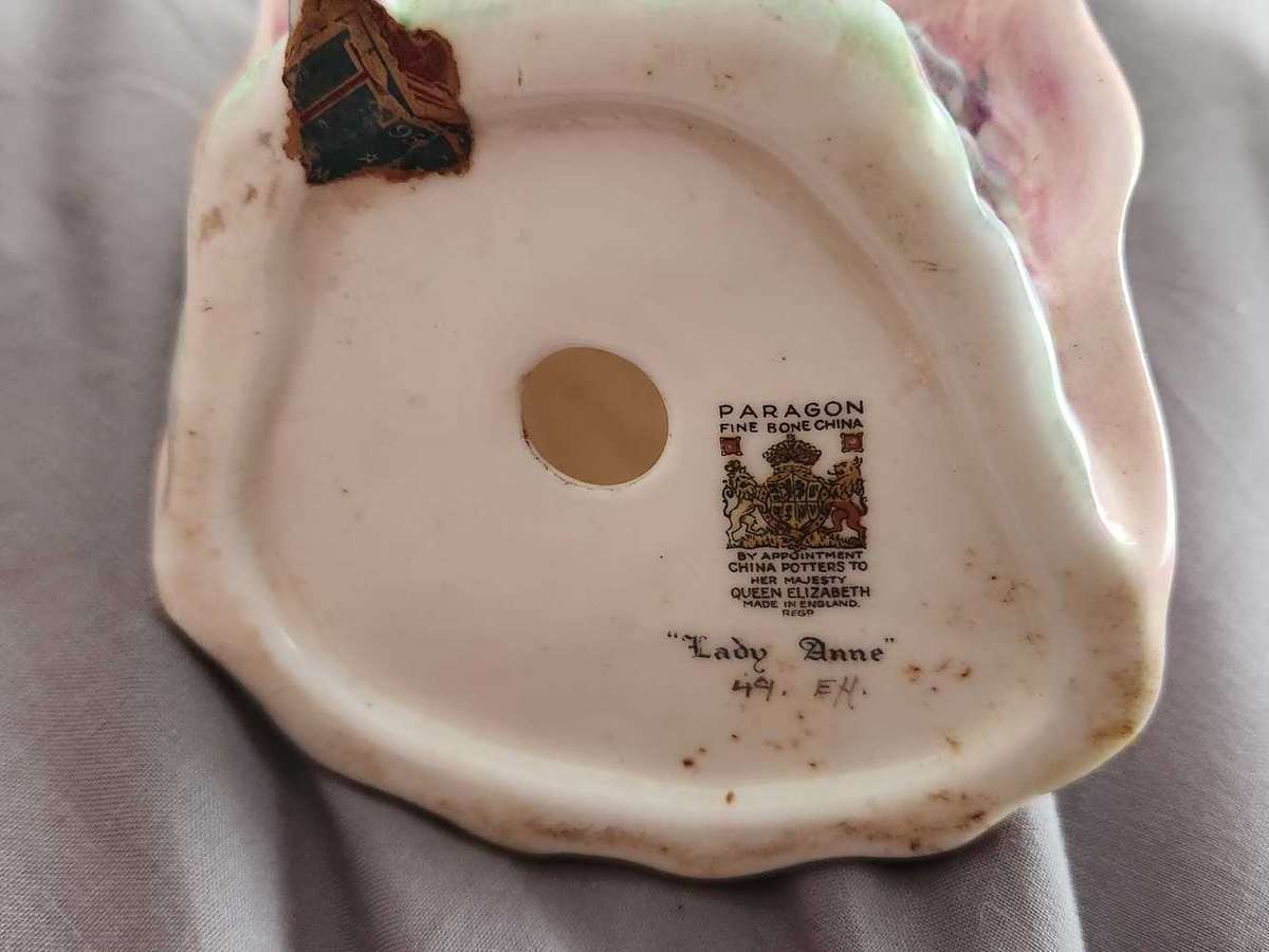 Rare and highly collectable porcelain figurines - please read