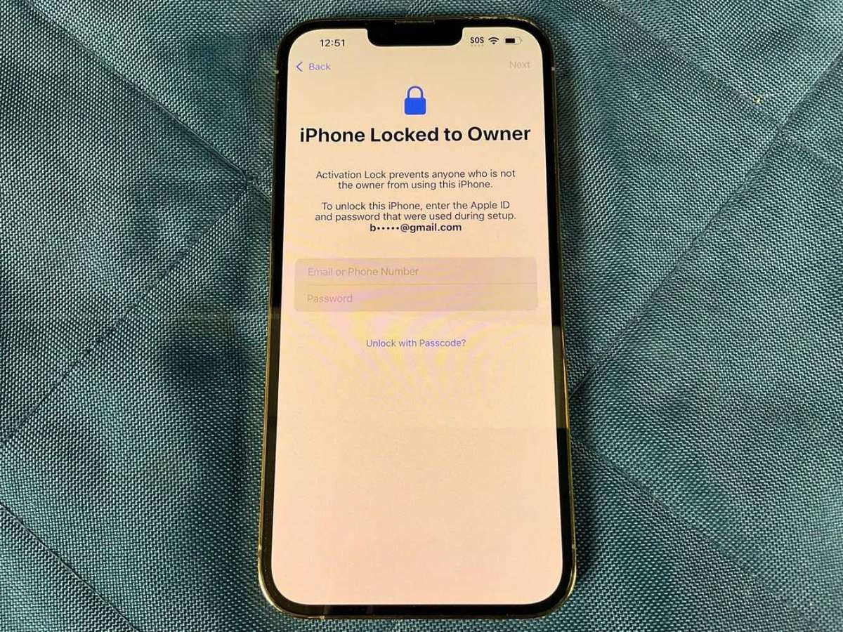 Apple iphone 13 Pro 256GB(LOCKED TOO OWNER)