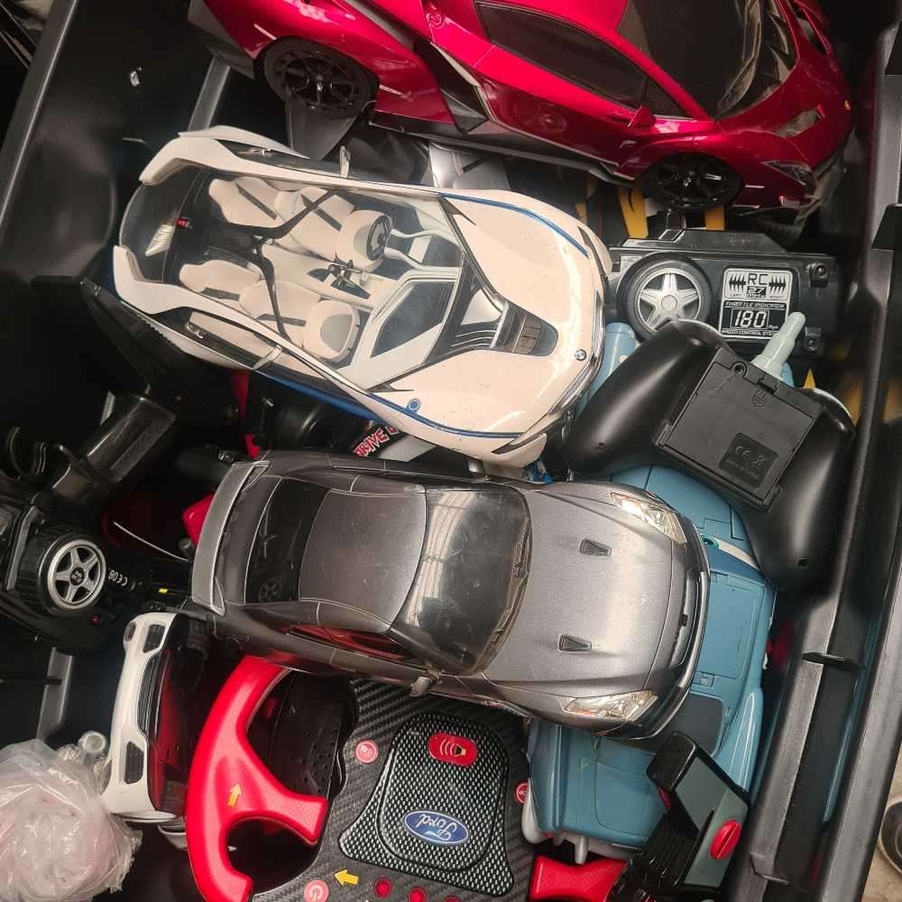 Toys storage lot, toy cars