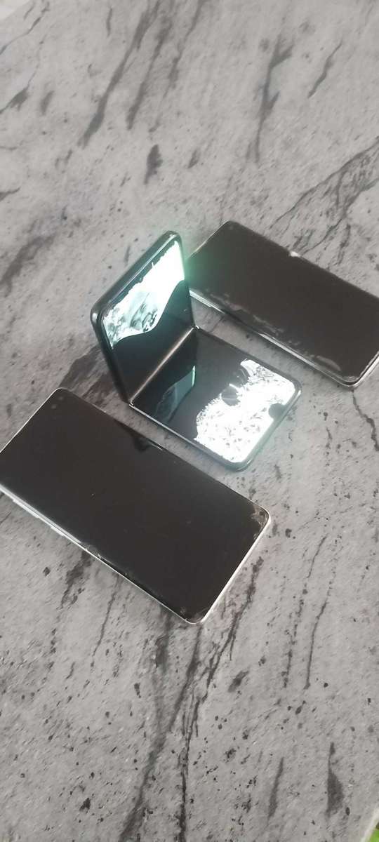 Samsung Cellphones (Lot)