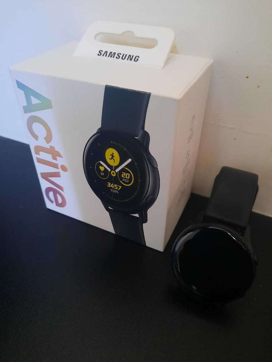 Samsung Galaxy Active Watch in EXCELLENT condition (SM R500)
